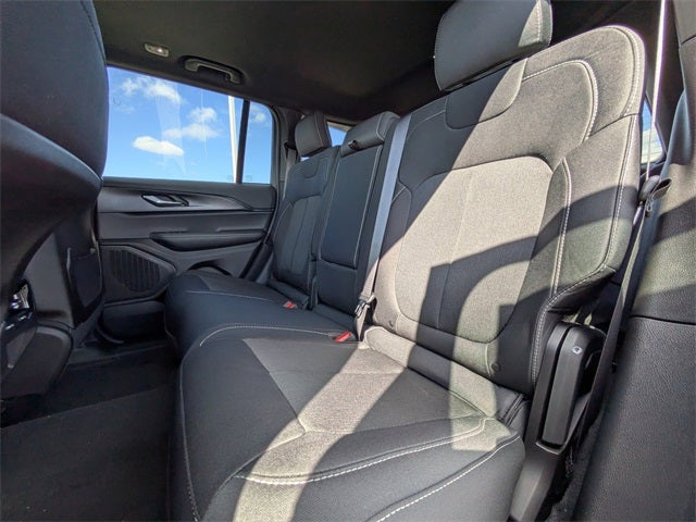 2025 Jeep Grand Cherokee Base