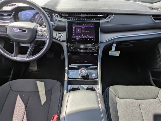 2025 Jeep Grand Cherokee Base