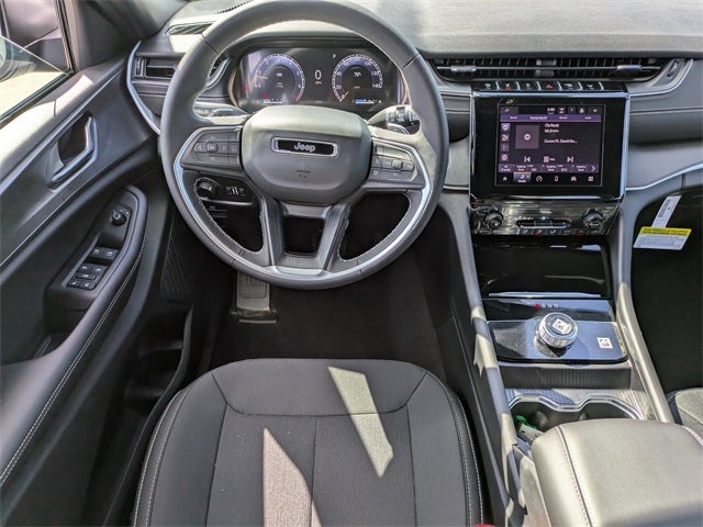 2025 Jeep Grand Cherokee Base