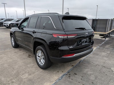 2025 Jeep Grand Cherokee Base