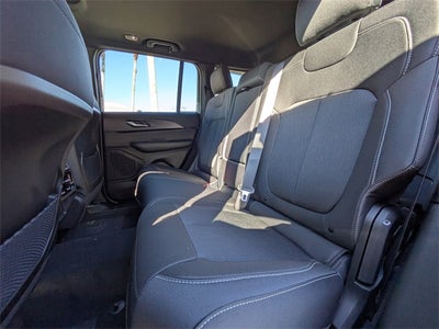 2025 Jeep Grand Cherokee Base