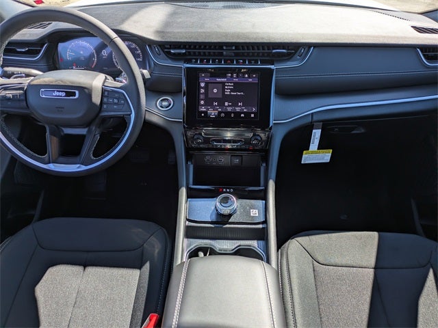 2025 Jeep Grand Cherokee Base