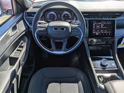 2025 Jeep Grand Cherokee Base