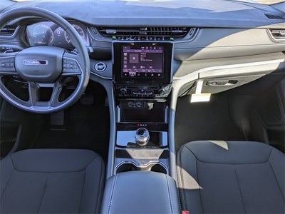 2025 Jeep Grand Cherokee Base