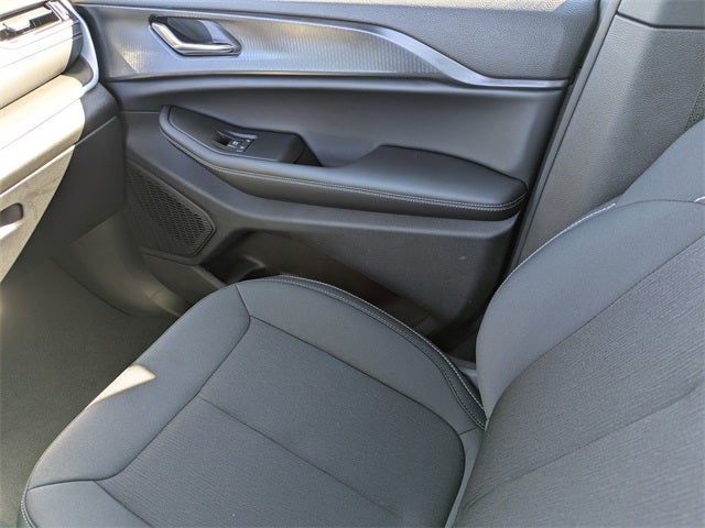 2025 Jeep Grand Cherokee Base