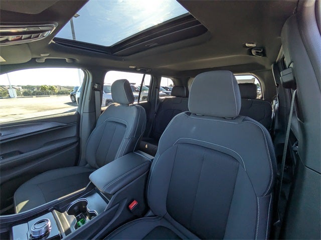 2025 Jeep Grand Cherokee Base