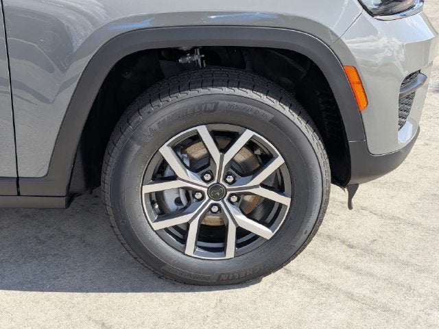 2027 Jeep Grand Cherokee Laredo