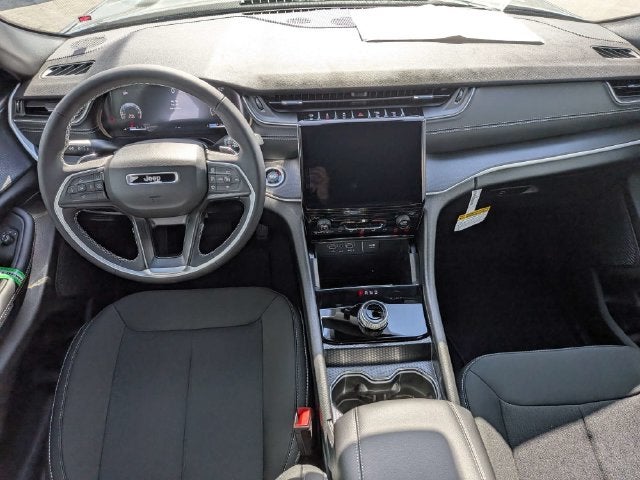 2027 Jeep Grand Cherokee Laredo