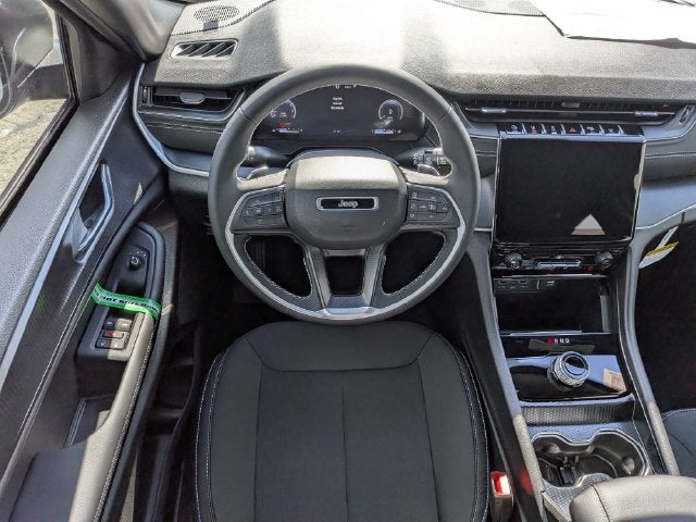 2027 Jeep Grand Cherokee Laredo
