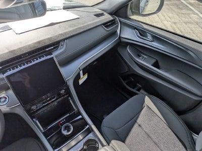 2027 Jeep Grand Cherokee Laredo