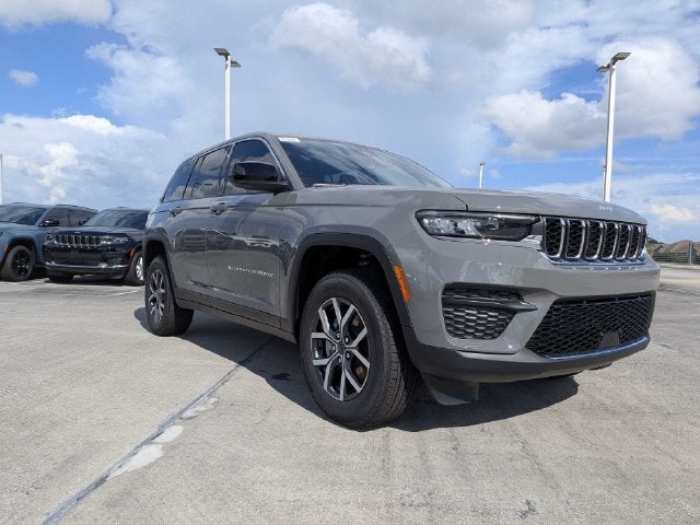 2027 Jeep Grand Cherokee Laredo