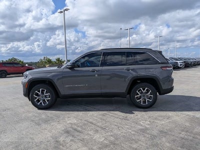 2027 Jeep Grand Cherokee Laredo