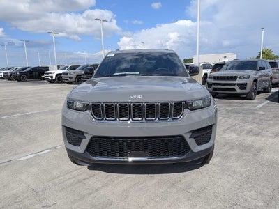 2027 Jeep Grand Cherokee Laredo