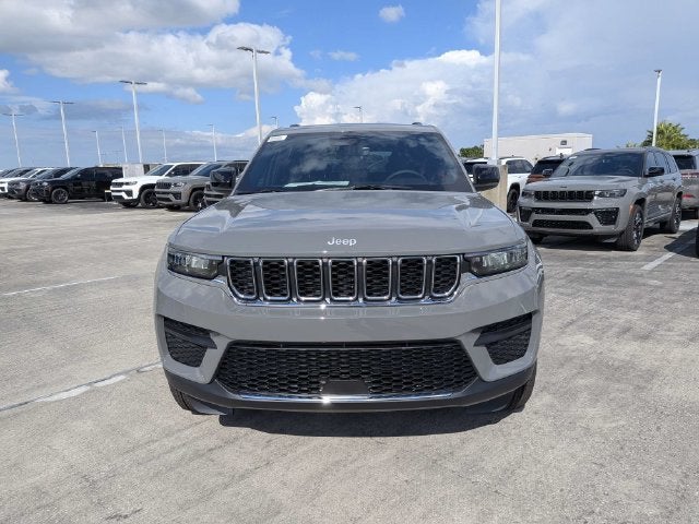 2027 Jeep Grand Cherokee Laredo