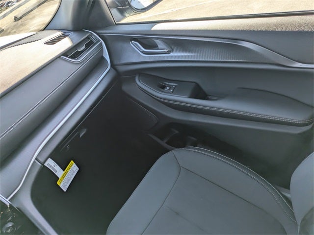 2025 Jeep Grand Cherokee Base