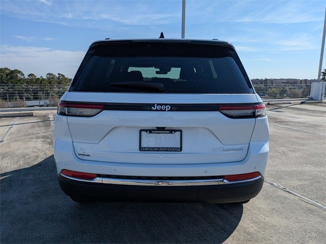 2025 Jeep Grand Cherokee Base