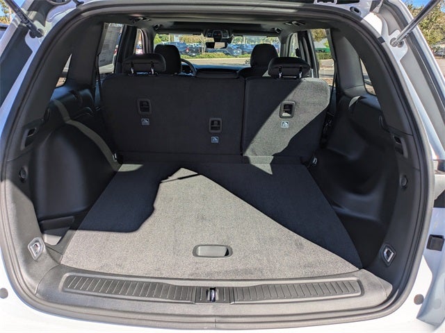 2025 Jeep Grand Cherokee Base