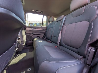 2025 Jeep Grand Cherokee Base