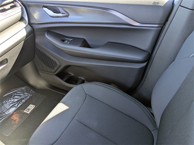 2025 Jeep Grand Cherokee Base