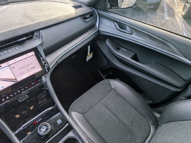 2027 Jeep Grand Cherokee Laredo Altitude