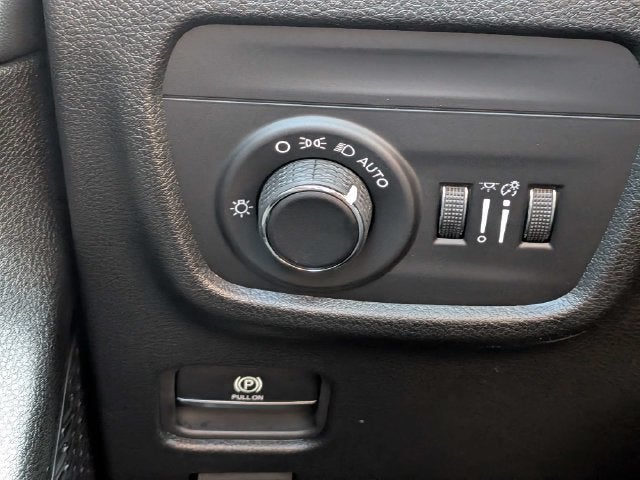 2027 Jeep Grand Cherokee Laredo Altitude