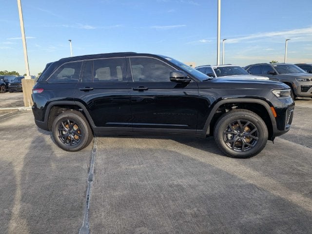2027 Jeep Grand Cherokee Laredo Altitude