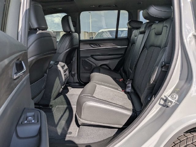 2027 Jeep Grand Cherokee Altitude