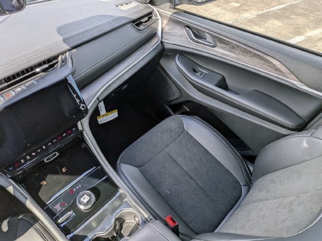 2027 Jeep Grand Cherokee Altitude