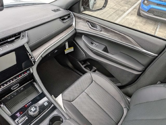 2027 Jeep Grand Cherokee Limited Reserve