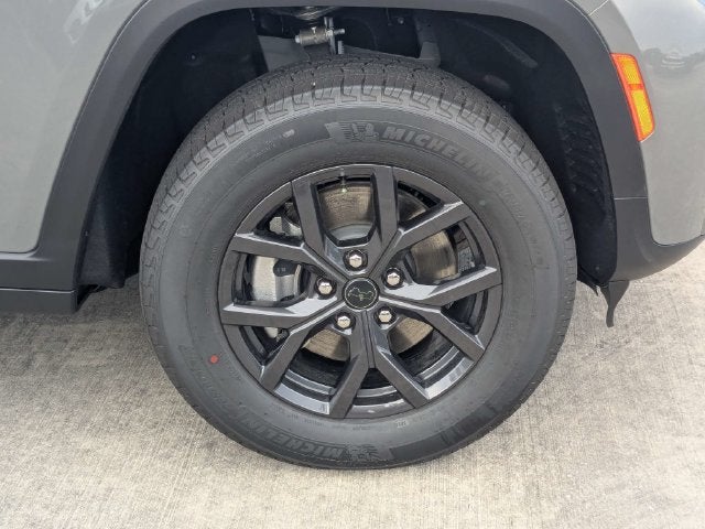 2027 Jeep Grand Cherokee L Laredo Altitude