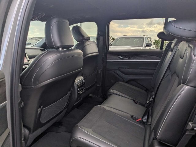 2027 Jeep Grand Cherokee L Laredo Altitude