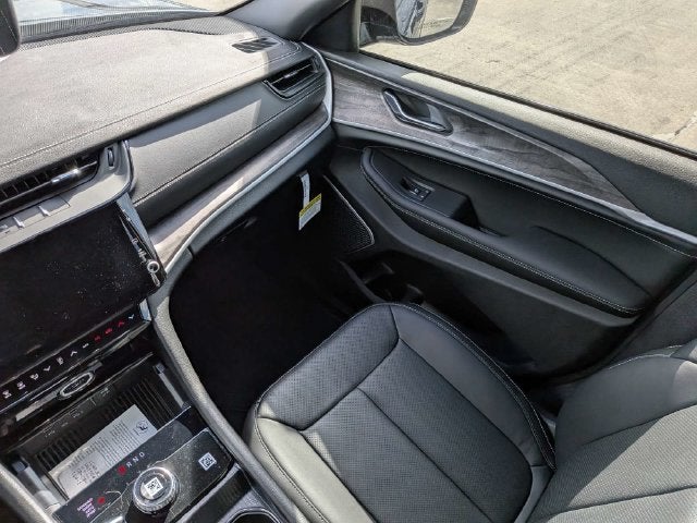 2027 Jeep Grand Cherokee L Limited Reserve