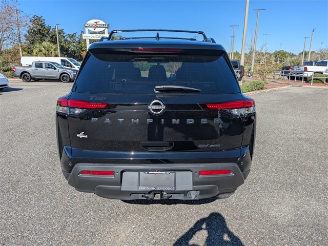 2023 Nissan Pathfinder SV