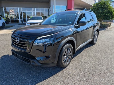 2023 Nissan Pathfinder SV