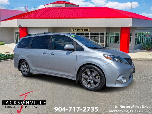2017 Toyota Sienna SE 8 Passenger