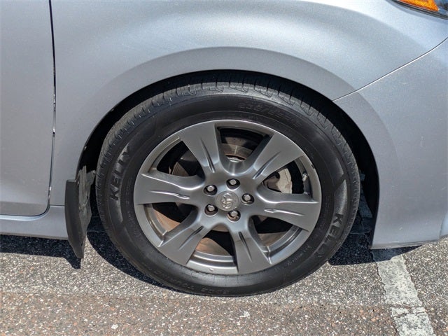 2017 Toyota Sienna SE 8 Passenger