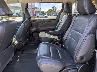 2017 Toyota Sienna SE 8 Passenger