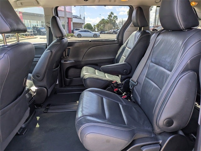 2017 Toyota Sienna SE 8 Passenger