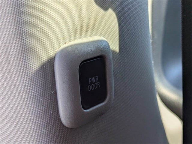 2017 Toyota Sienna SE 8 Passenger