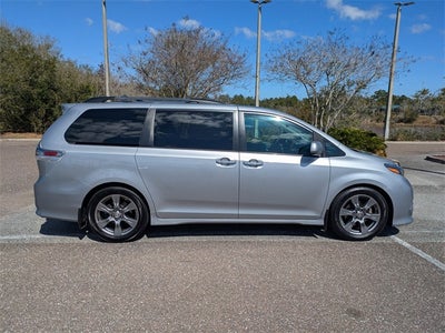 2017 Toyota Sienna SE 8 Passenger