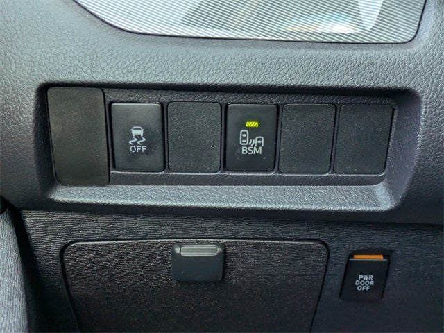 2017 Toyota Sienna SE 8 Passenger