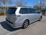2017 Toyota Sienna SE 8 Passenger
