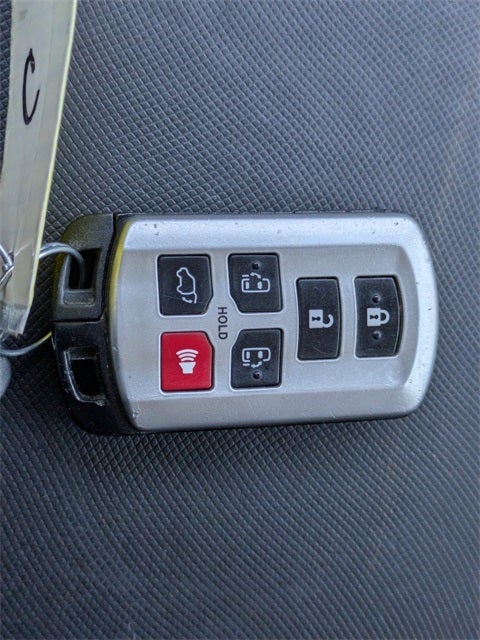 2017 Toyota Sienna SE 8 Passenger