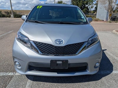 2017 Toyota Sienna SE 8 Passenger