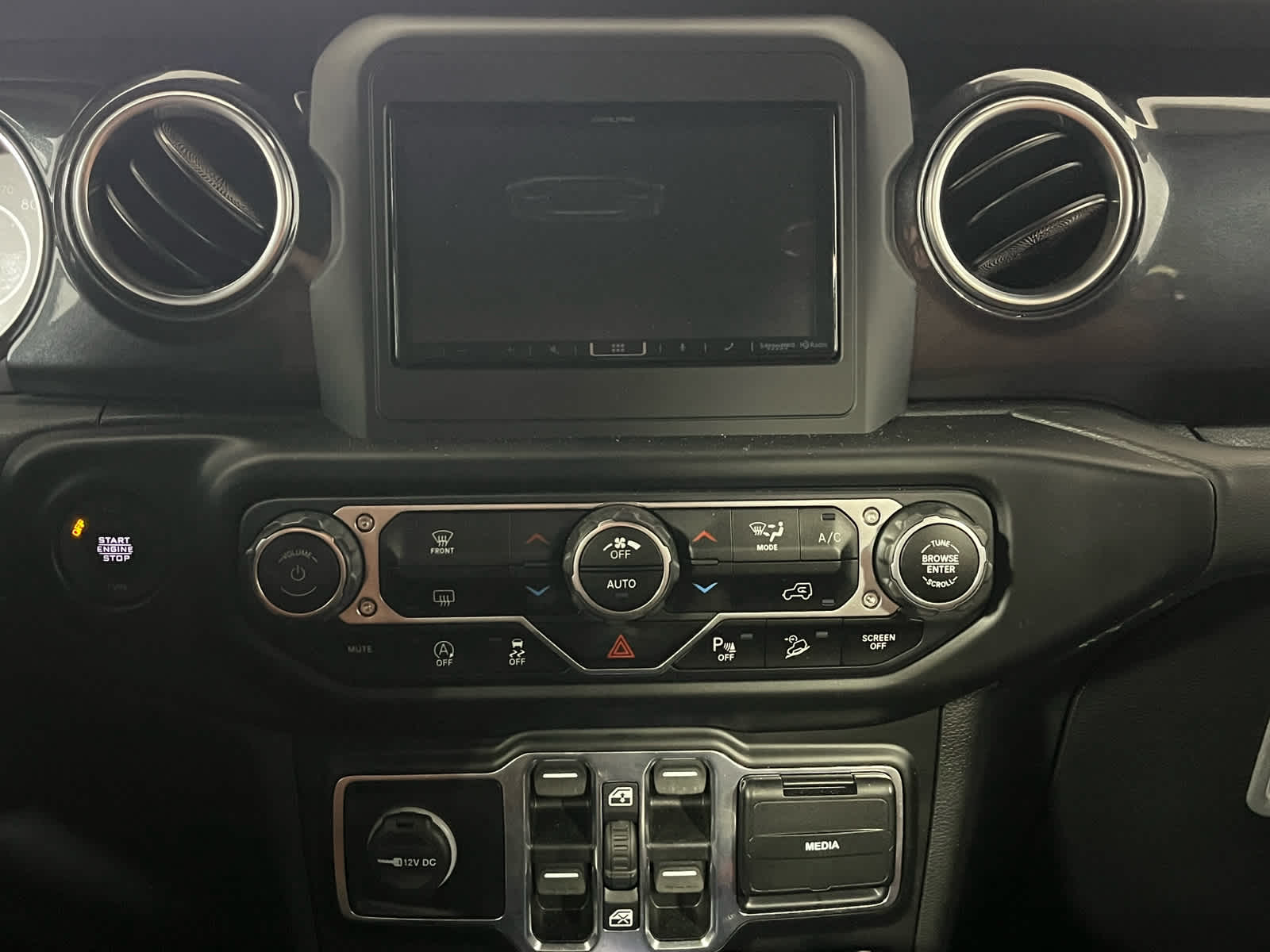 2020 Jeep Wrangler Unlimited Sahara Altitude