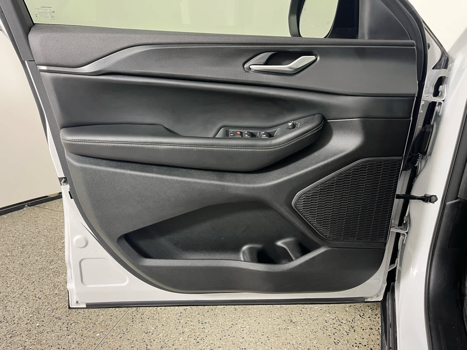 2023 Jeep Grand Cherokee Laredo 4x2