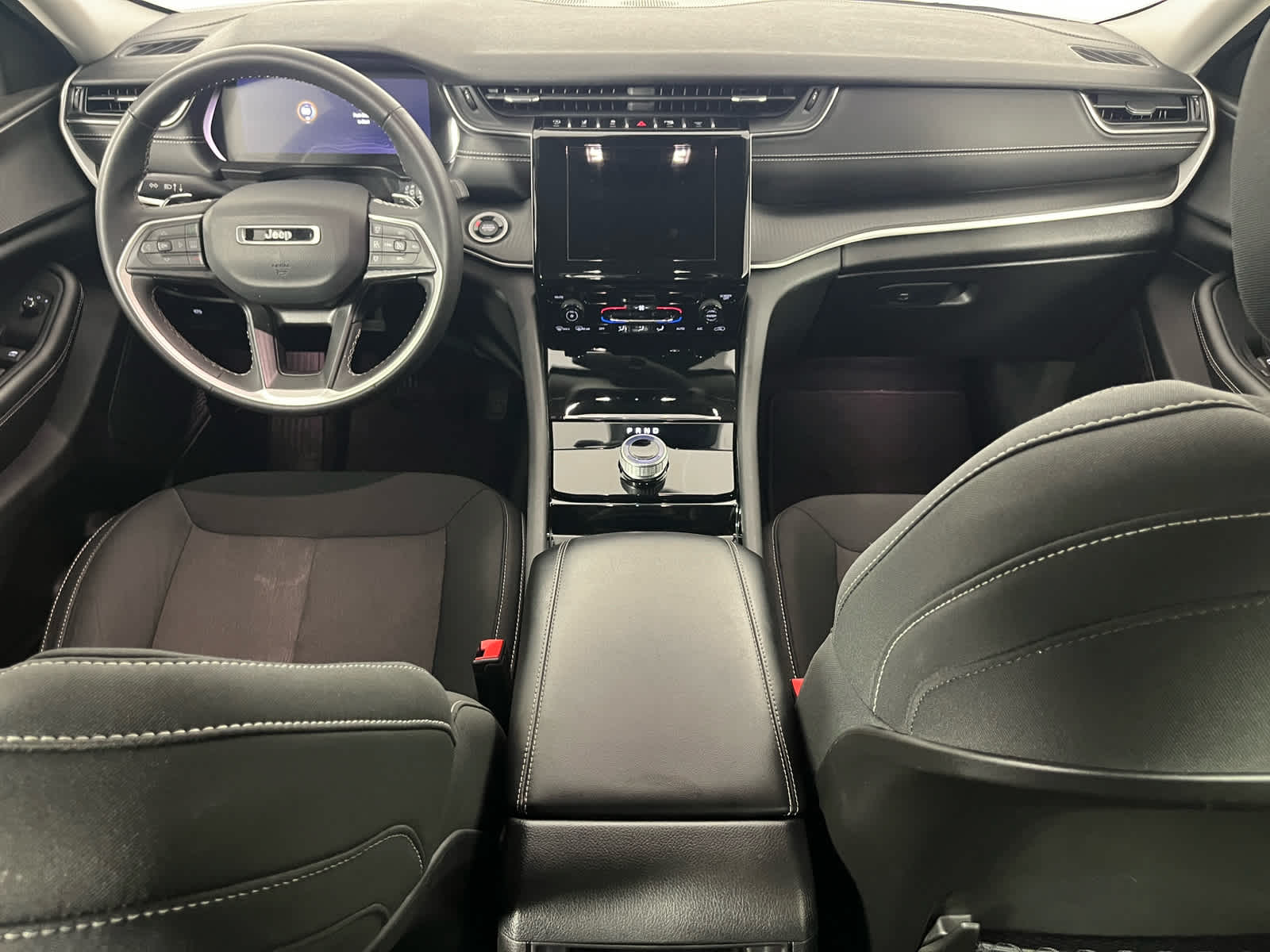 2023 Jeep Grand Cherokee Laredo 4x2