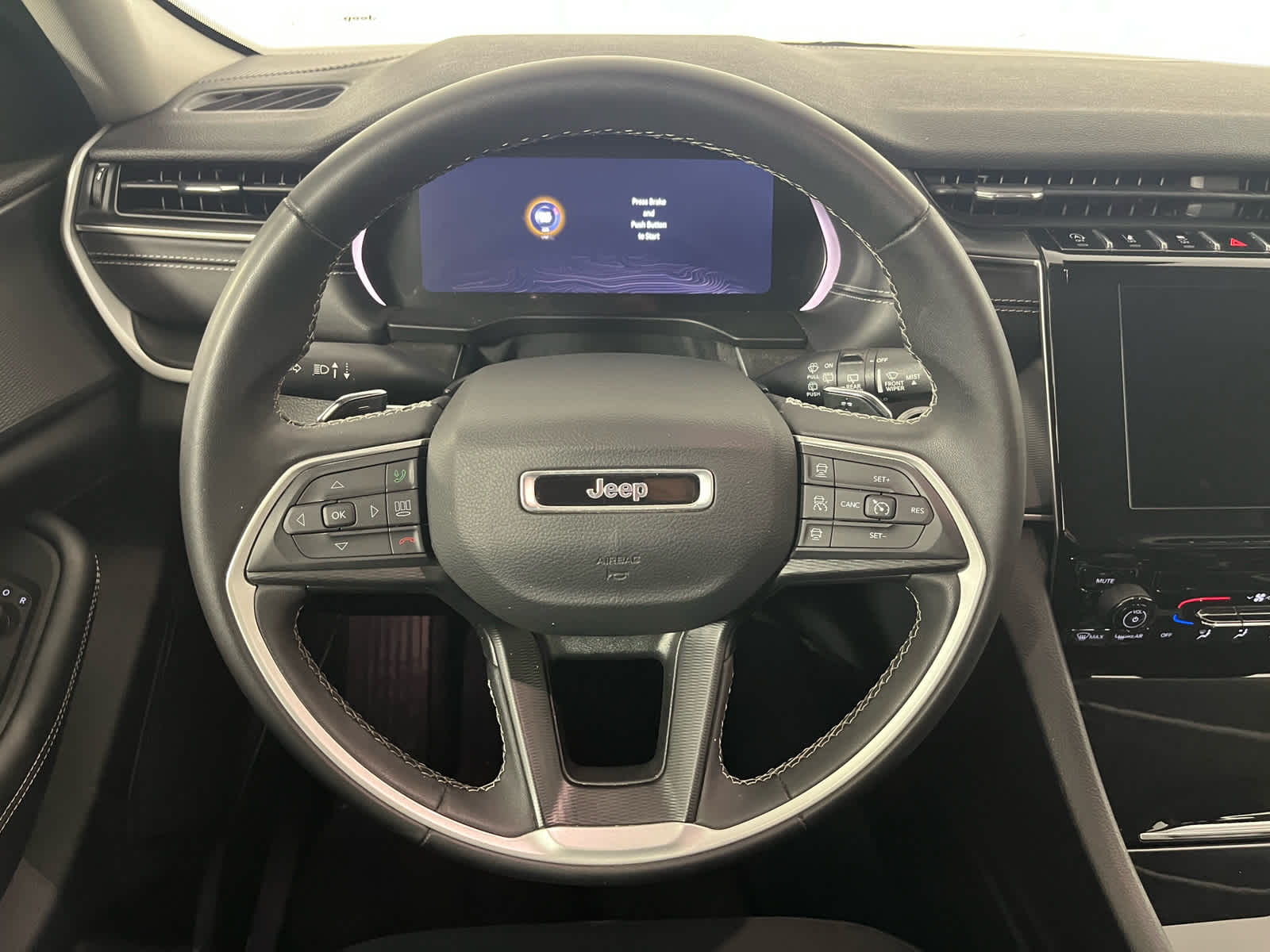 2023 Jeep Grand Cherokee Laredo 4x2