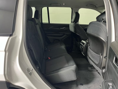 2023 Jeep Grand Cherokee Laredo 4x2