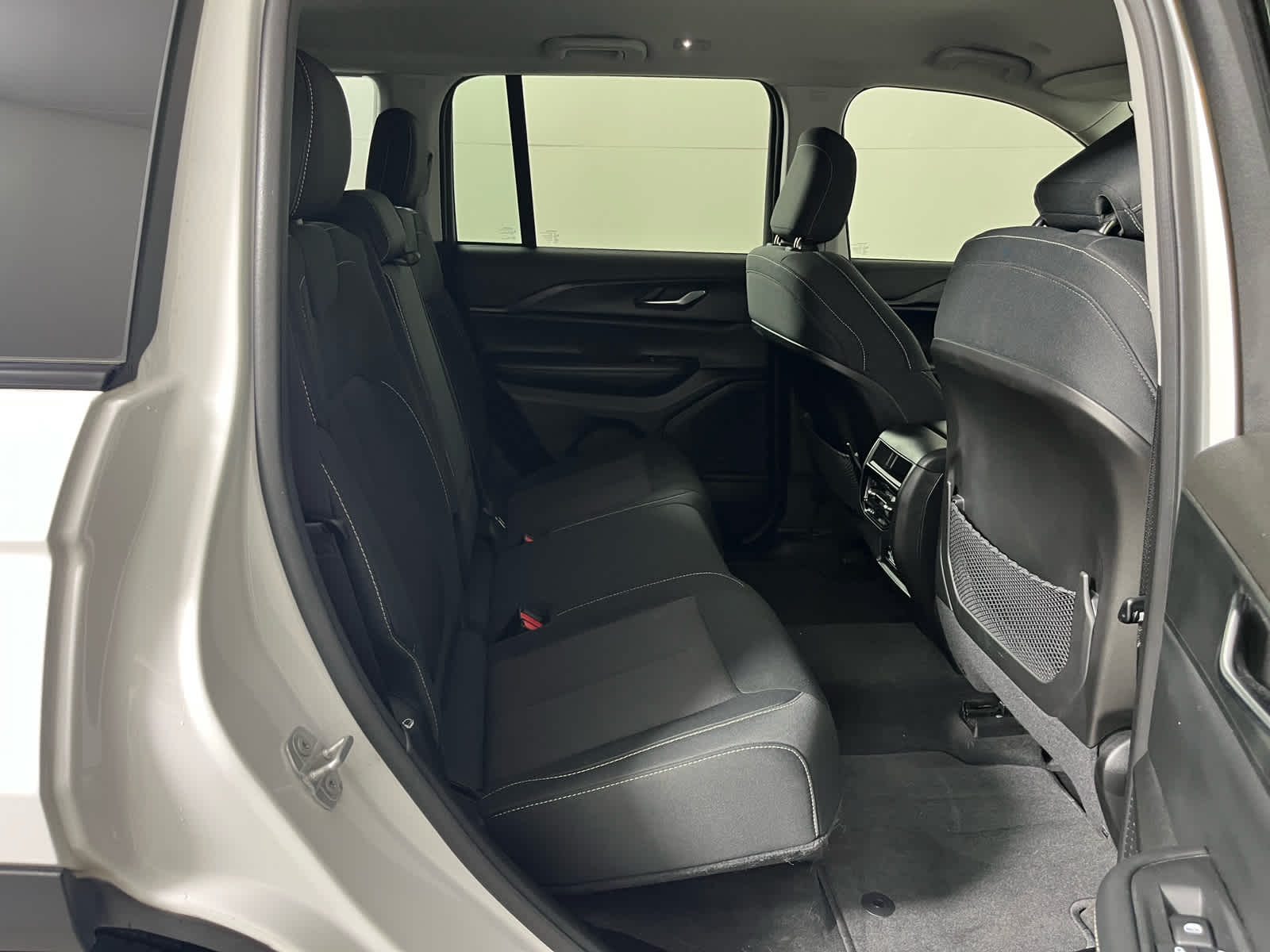 2023 Jeep Grand Cherokee Laredo 4x2